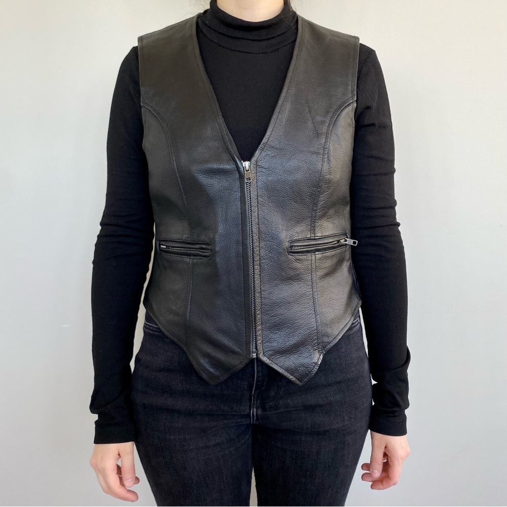 Z1R Scorch 100% genuine leather V-neck motorcycle vest. 🖤